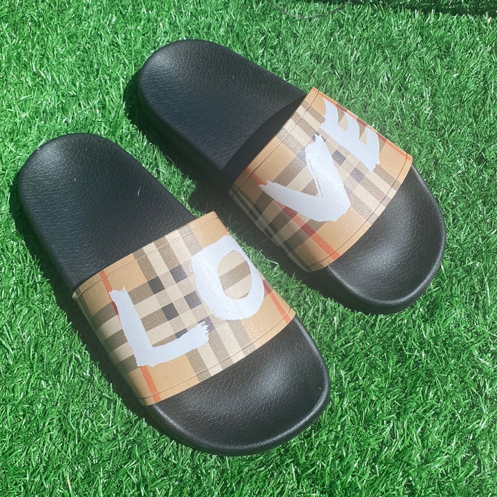 Burberry slides 6.5W - 37
